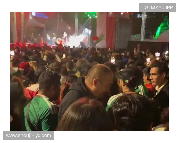 墨西哥球迷在韩国酒吧热情助威世界杯比赛现场气氛火爆